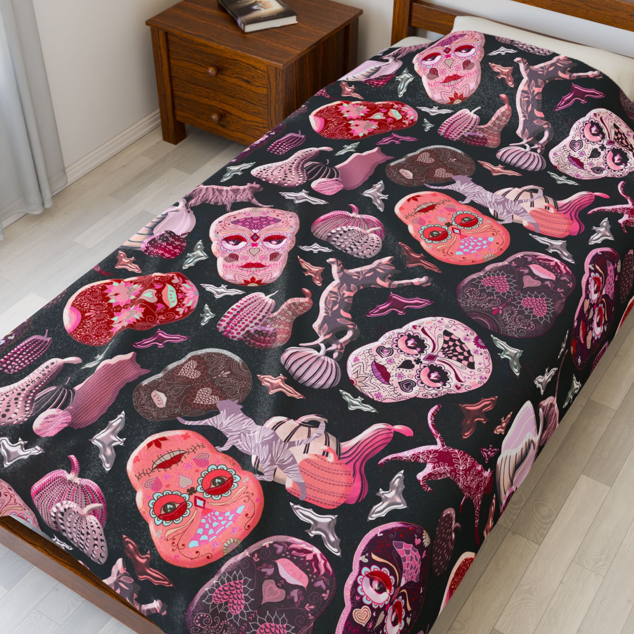 Velveteen Plush Blanket - Colorful Skull Pattern, Cozy Throw for Halloween and Unique Home Decor