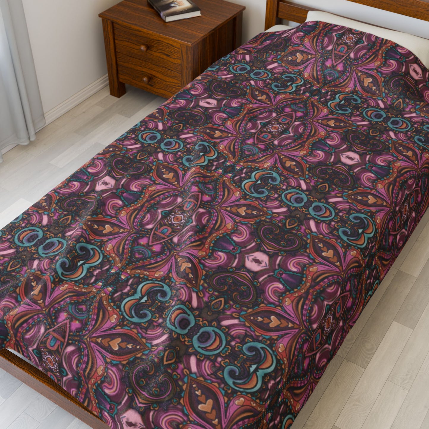 💜✨ Groovy Paisley in Berry Shades – Velveteen Plush Blanket & Cozy Throw
