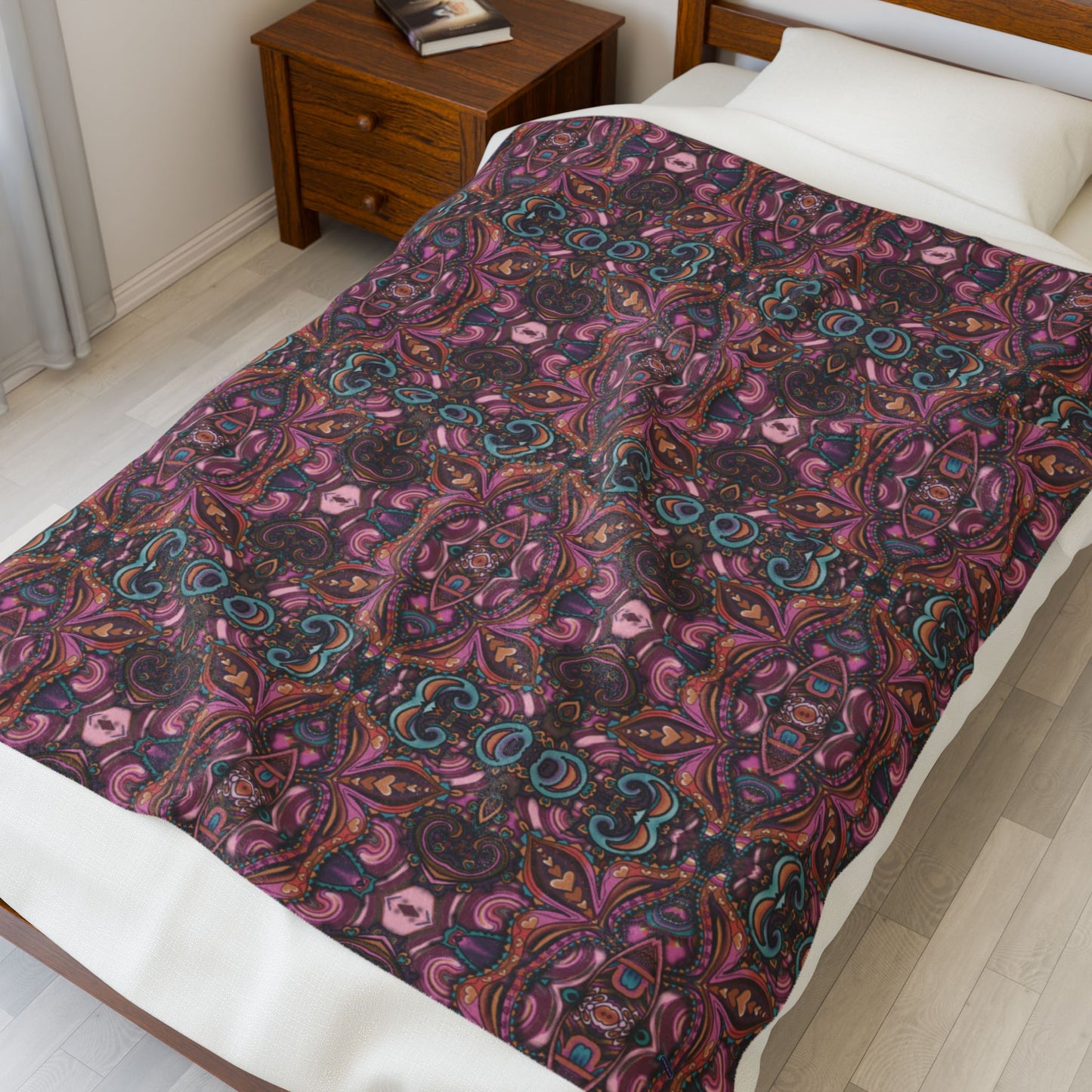 💜✨ Groovy Paisley in Berry Shades – Velveteen Plush Blanket & Cozy Throw